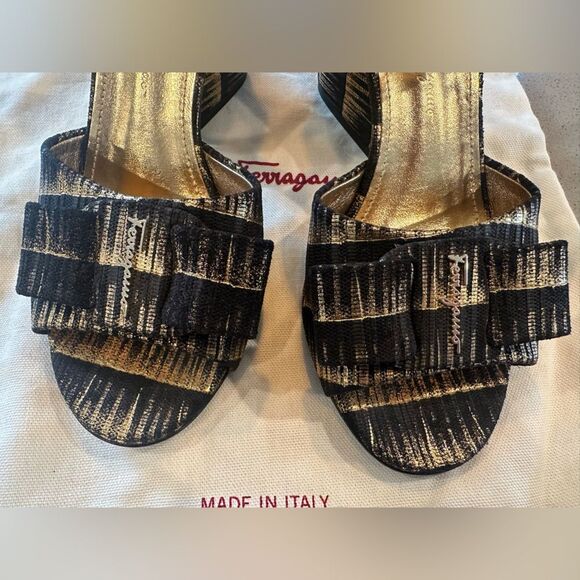 Salvatore Ferragamo 'Violet' Golden Metallic Stripe Bow Sandal Heels Size 8 - Picture 2 of 10